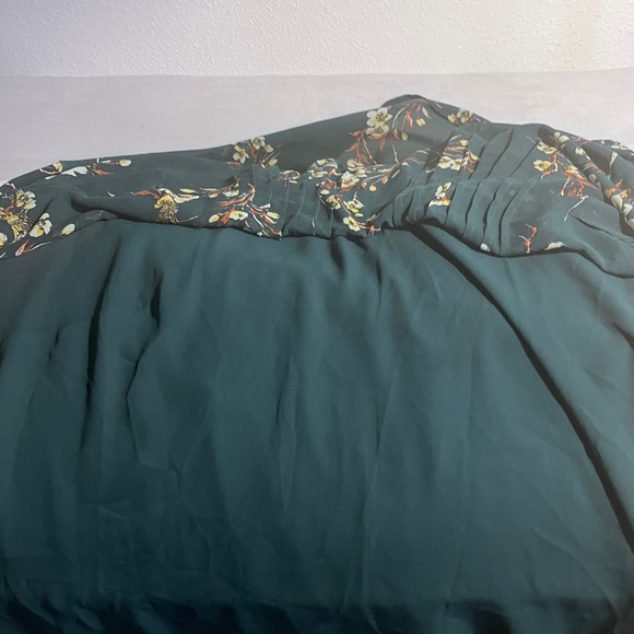 Dark green with yellow flowers sleeveless top size 2x - Picture 9 of 10